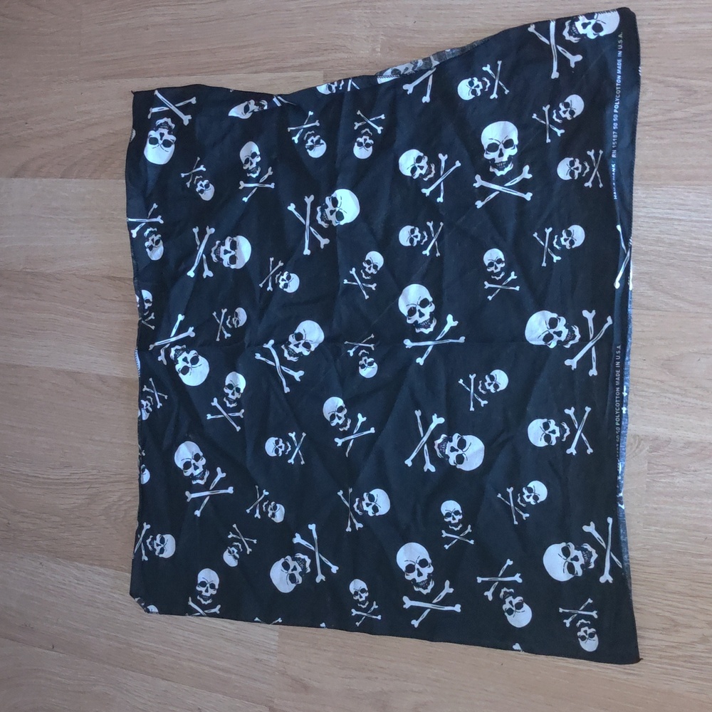 Vintage Hav-a-Hank Skull & Bones Bandana Handkerchief 20" x 20.5"